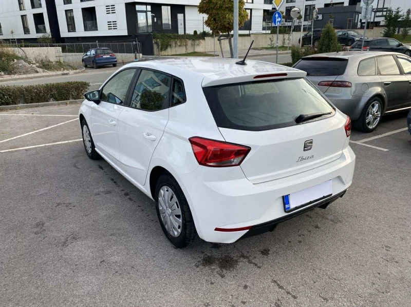 Seat Ibiza 25000 km, снимка 4 - Автомобили и джипове - 52401128