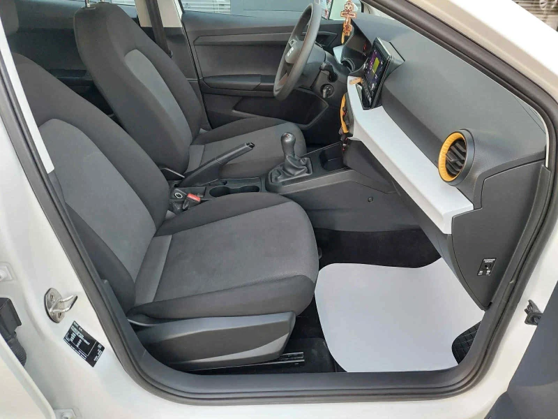 Seat Ibiza 25000 km, снимка 12 - Автомобили и джипове - 52401128