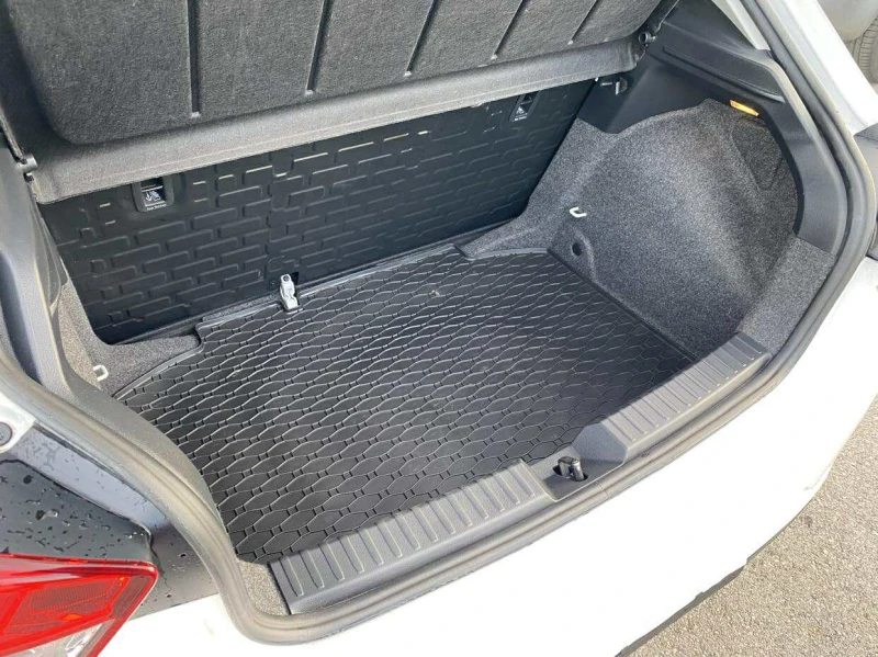 Seat Ibiza 25000 km, снимка 10 - Автомобили и джипове - 52401128