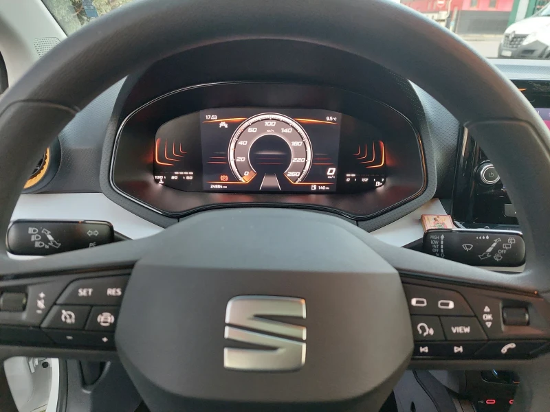 Seat Ibiza 25000 km, снимка 6 - Автомобили и джипове - 52401128