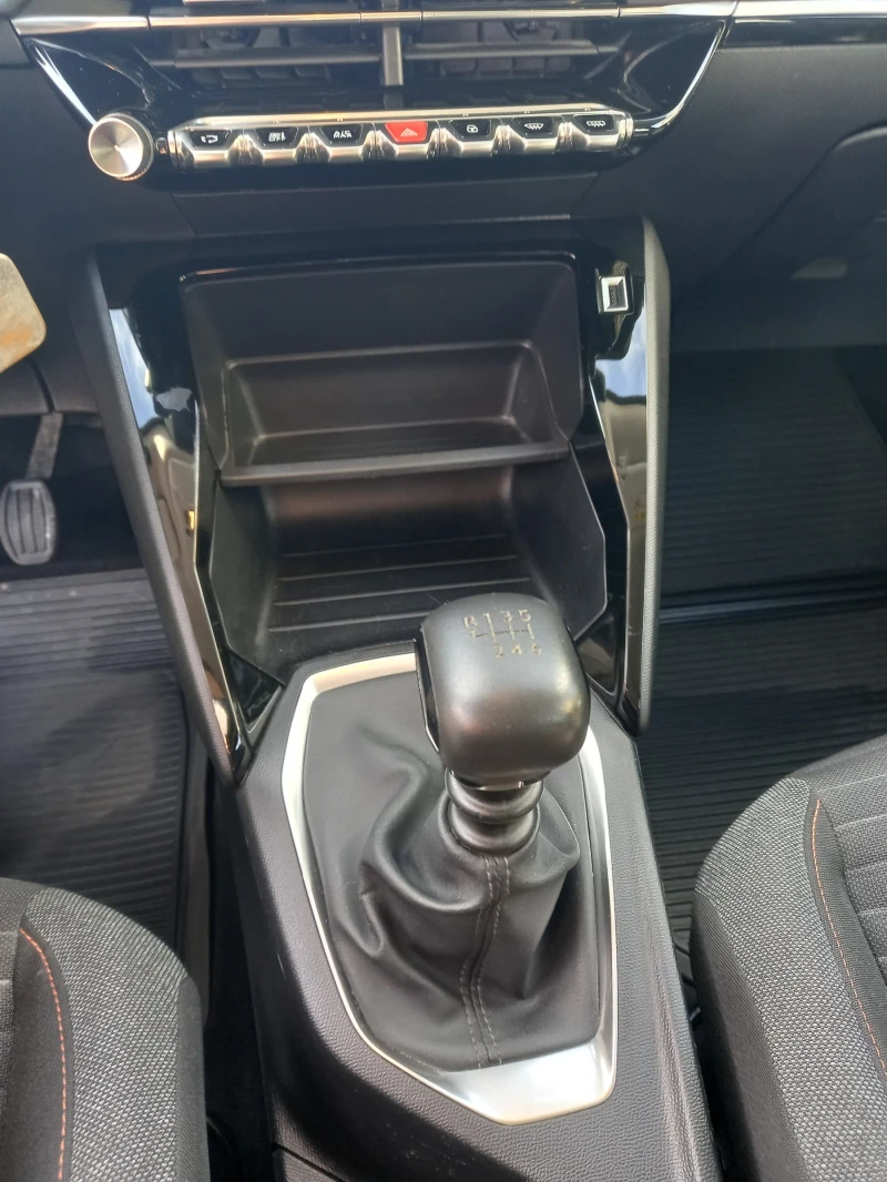 Peugeot 2008, снимка 4 - Автомобили и джипове - 52547005