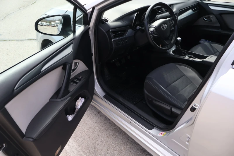 Toyota Avensis, снимка 4 - Автомобили и джипове - 52621357