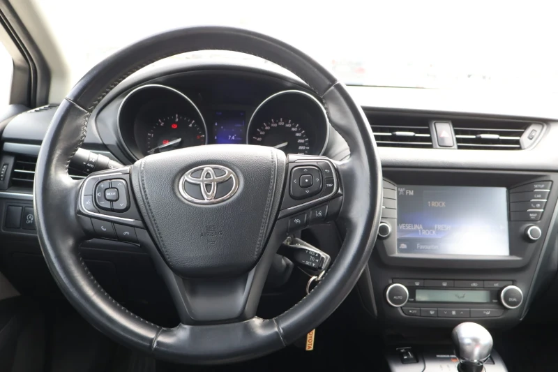 Toyota Avensis, снимка 9 - Автомобили и джипове - 52621357