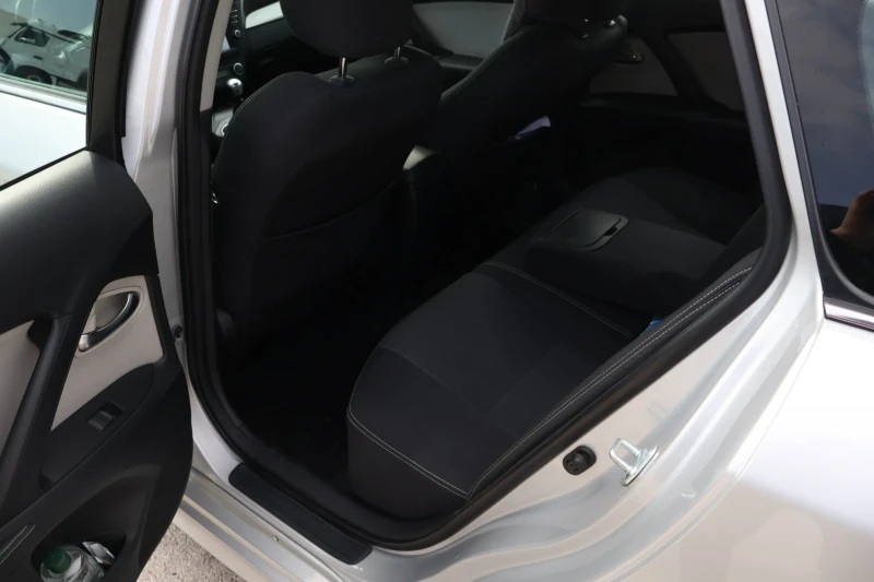 Toyota Avensis, снимка 6 - Автомобили и джипове - 52621357