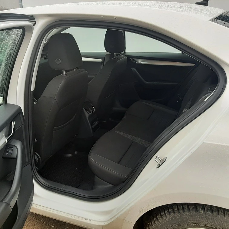 Skoda Octavia 1.6 TDI, снимка 9 - Автомобили и джипове - 44528665