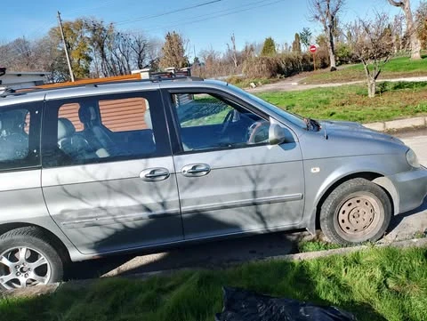 Kia Carnival, снимка 6 - Автомобили и джипове - 52891245