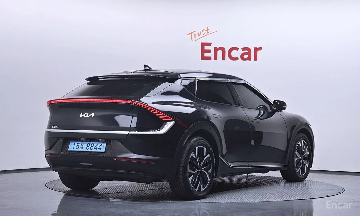 Kia EV6 * 4WD* КОЖА* ПОДГРЕВ* ОБДУХВАНЕ* КАМЕРА* , снимка 2 - Автомобили и джипове - 53977672