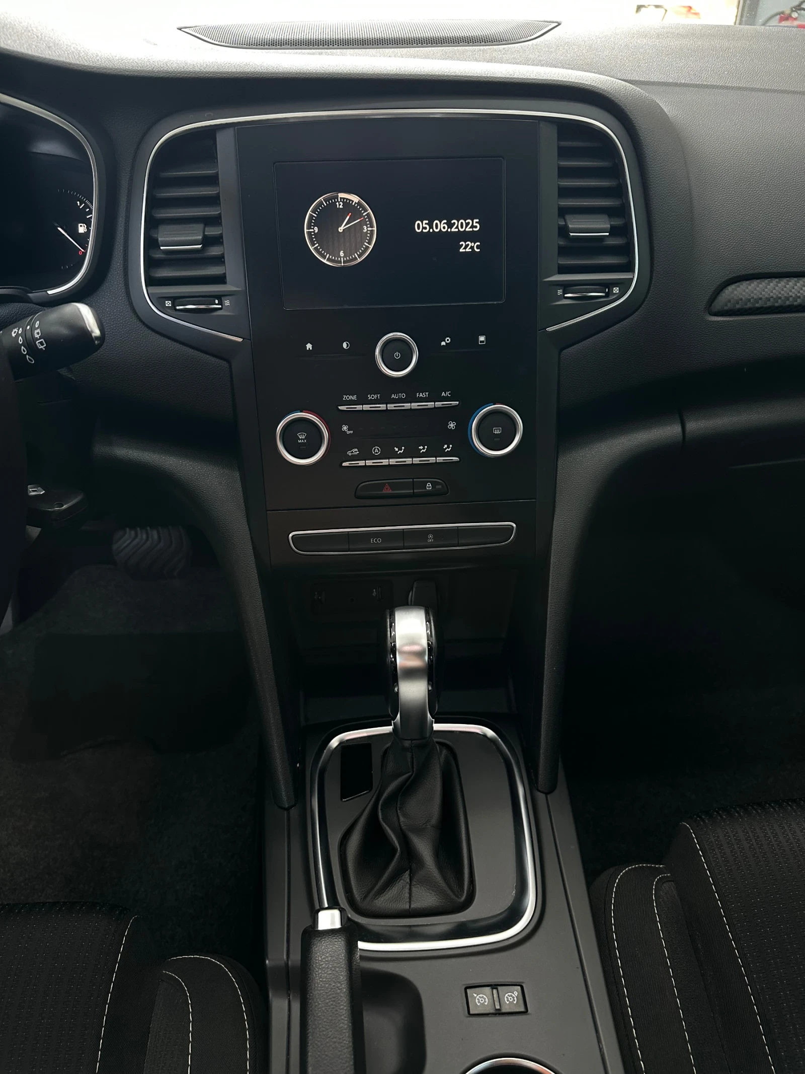 Renault Megane 1.5dci Спешно!, снимка 8 - Автомобили и джипове - 53988651