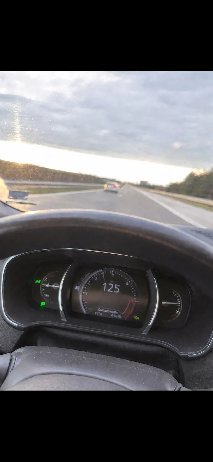 Renault Megane 1.5dci Спешно!, снимка 9 - Автомобили и джипове - 53988651