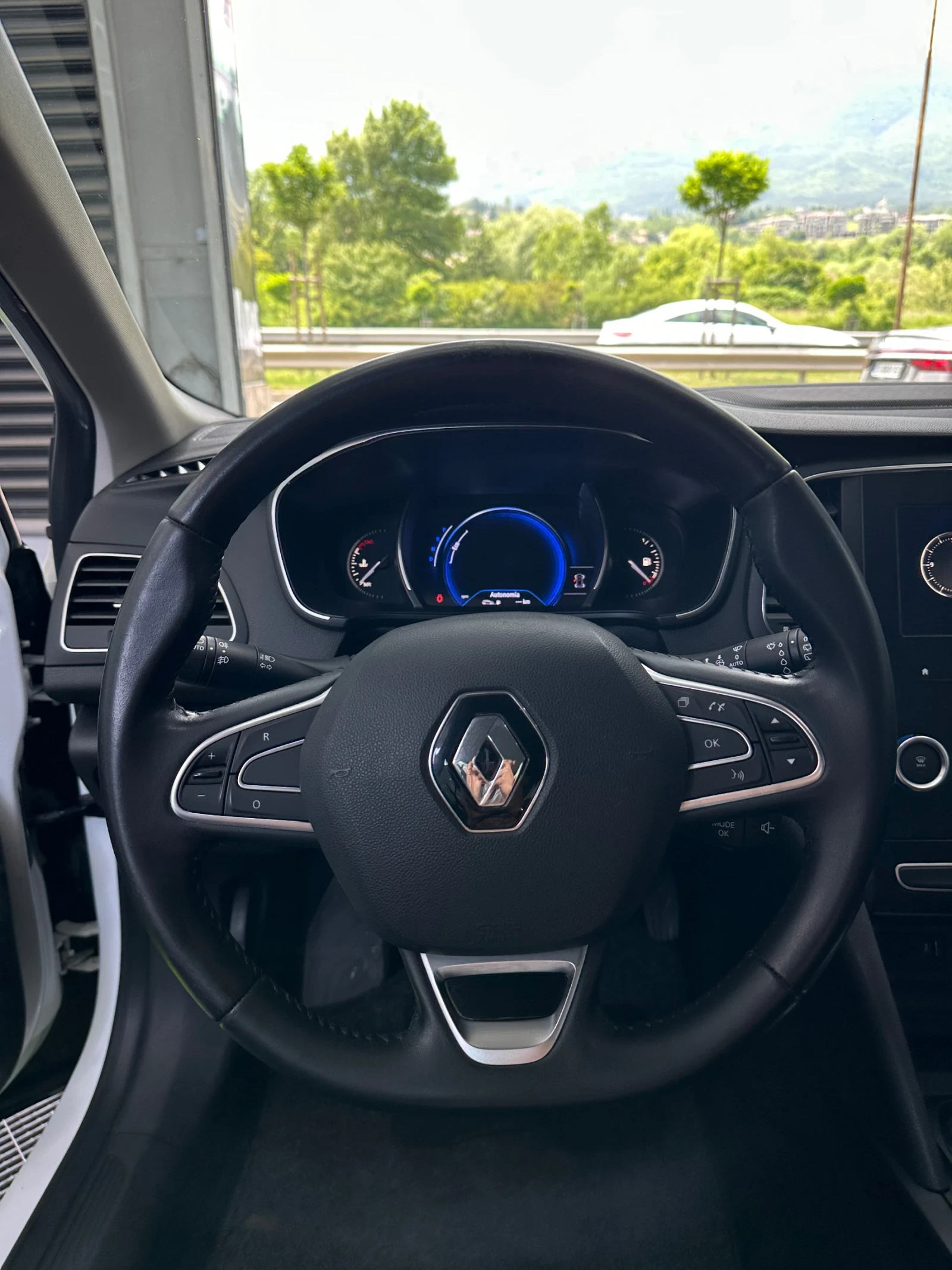 Renault Megane 1.5dci Спешно!, снимка 7 - Автомобили и джипове - 53988651