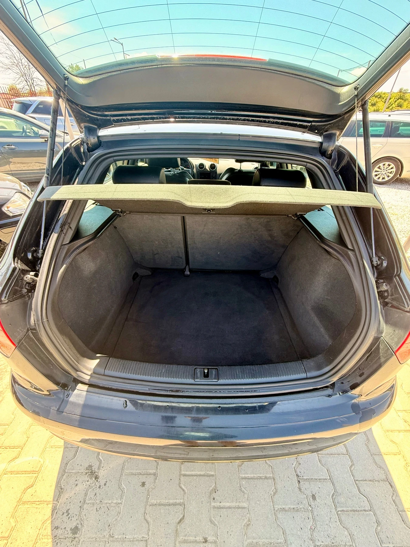 Audi A3 2.0* Нави* Нов съединител* Бартер* Лизинг* Реална*, снимка 10 - Автомобили и джипове - 54350009