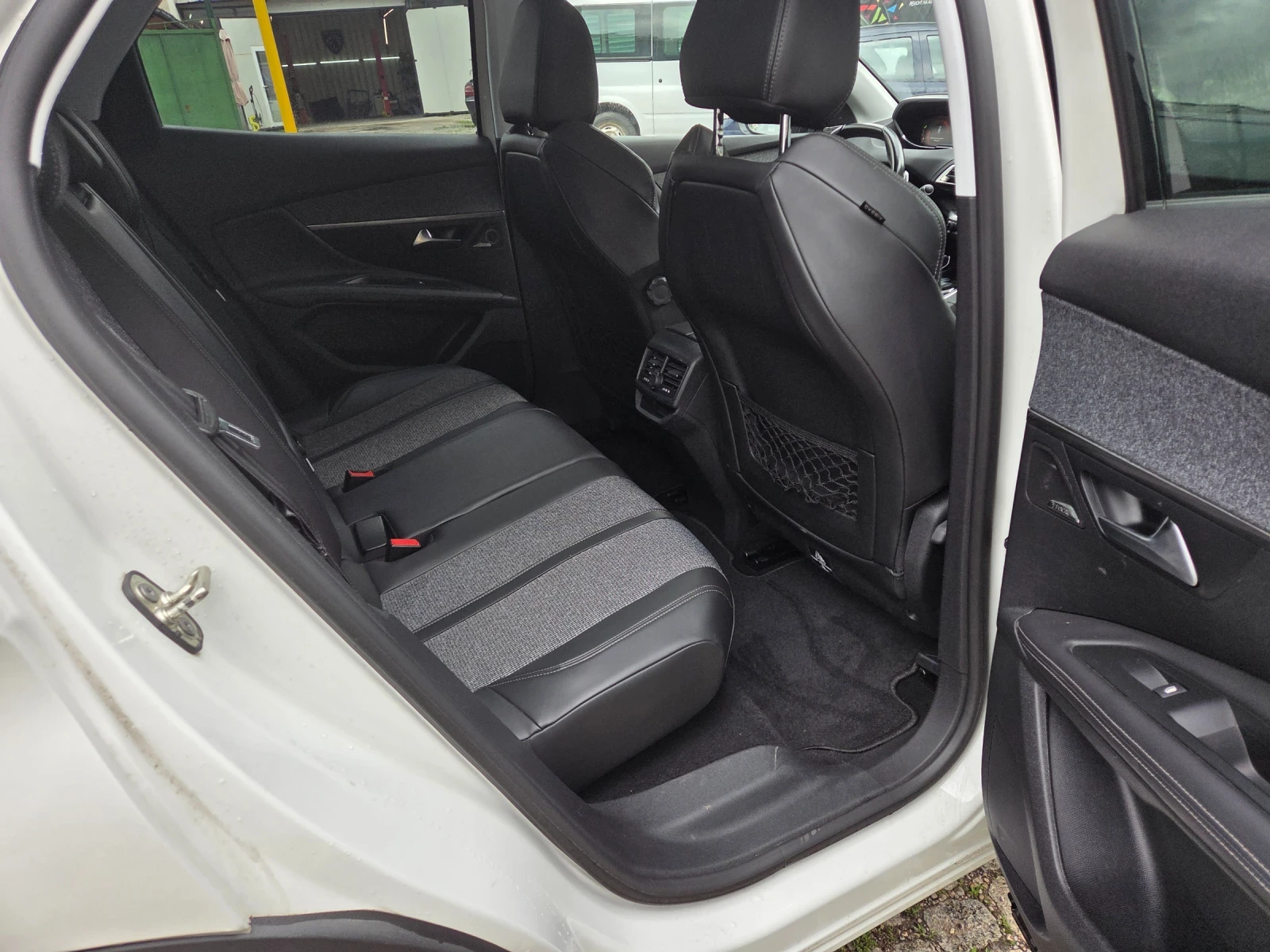 Peugeot 3008 GT, снимка 12 - Автомобили и джипове - 54657551