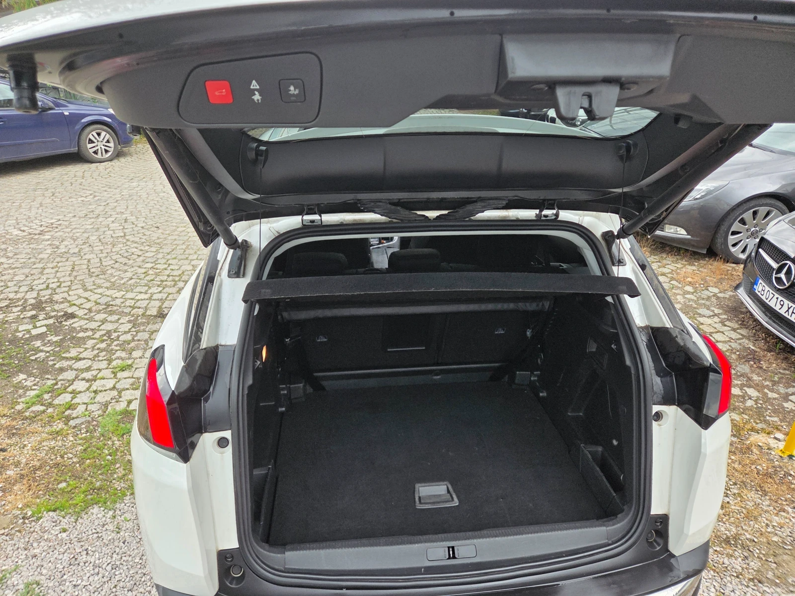 Peugeot 3008 GT, снимка 11 - Автомобили и джипове - 54657551