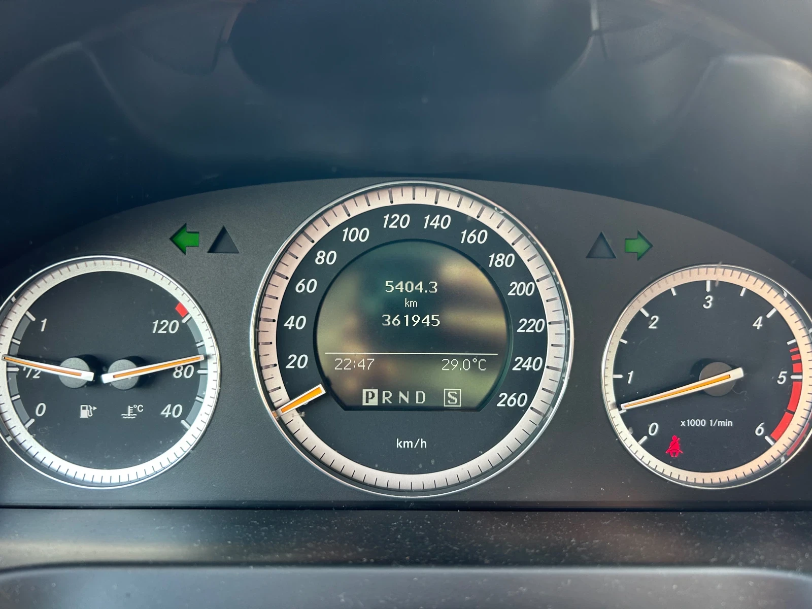 Mercedes-Benz C 320, снимка 12 - Автомобили и джипове - 54834434