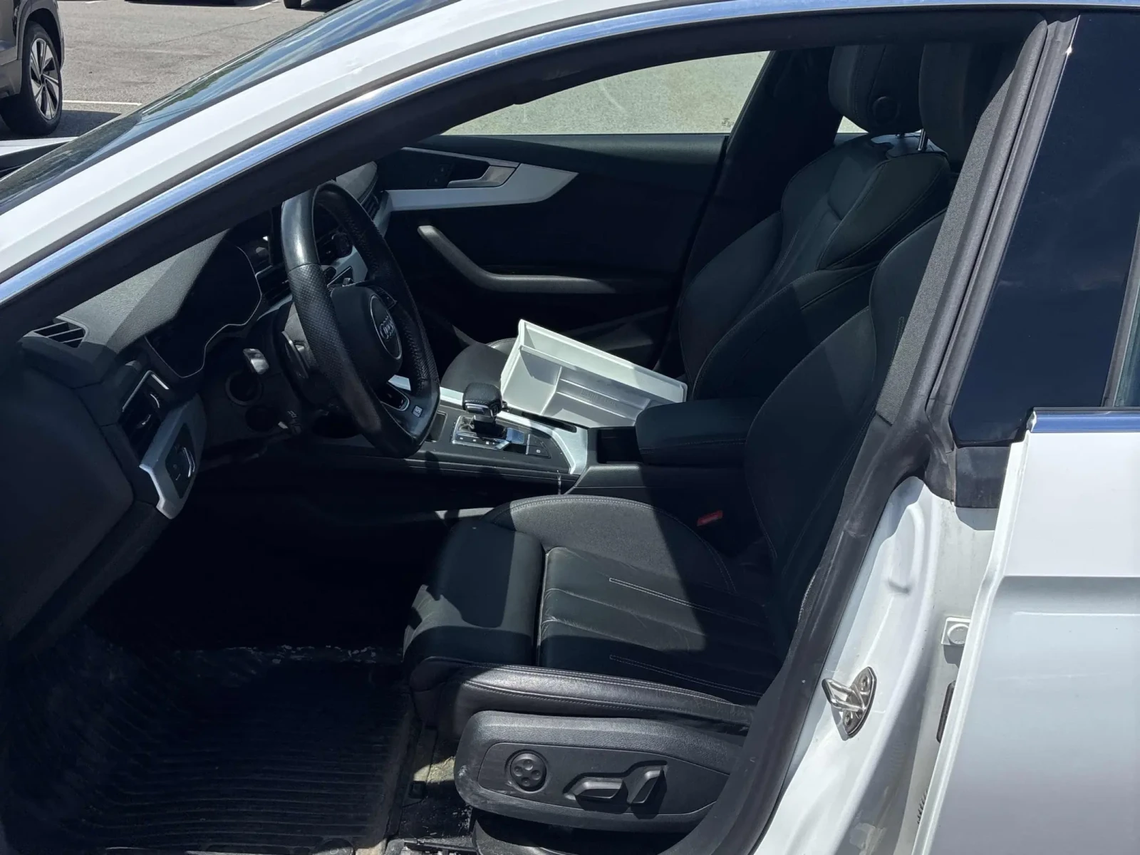 Audi A5 Progressiv * Keyless * CARFAX * АВТО КРЕДИТ * , снимка 9 - Автомобили и джипове - 54935488