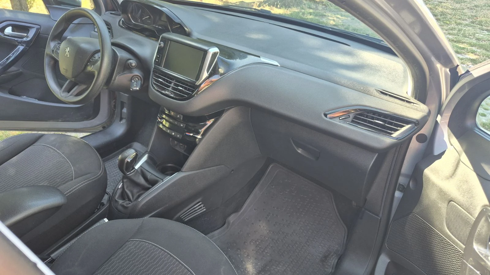 Peugeot 208, снимка 5 - Автомобили и джипове - 55467077