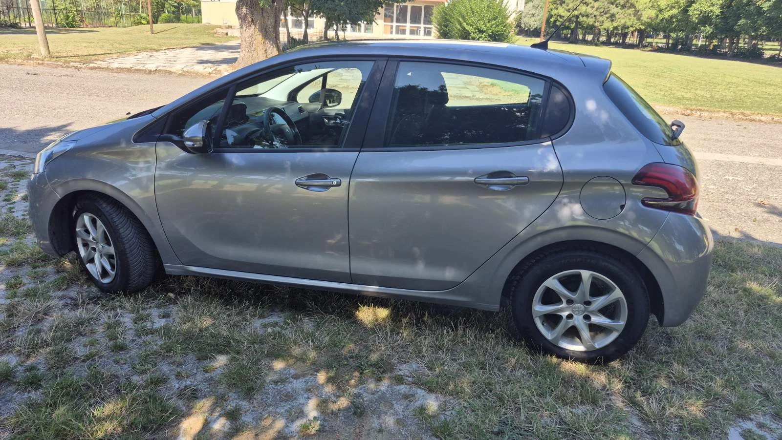 Peugeot 208, снимка 4 - Автомобили и джипове - 55467077