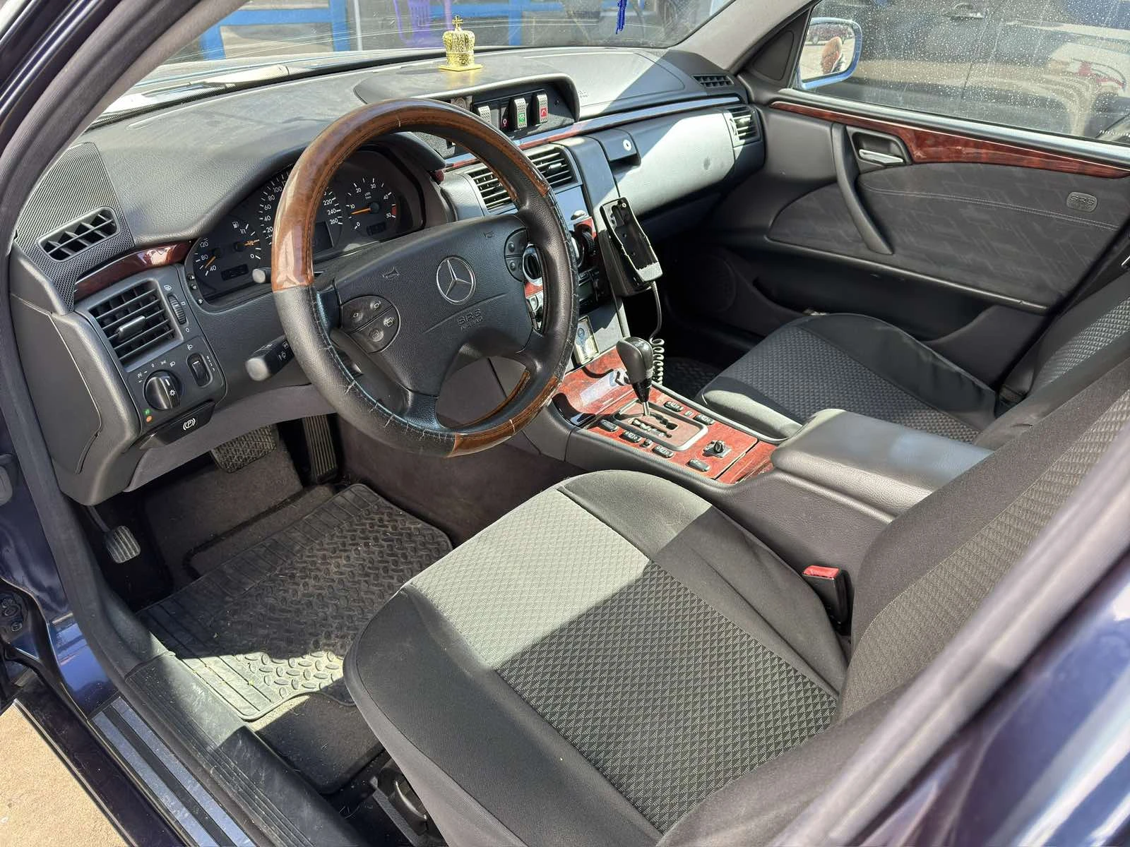 Mercedes-Benz E 270, снимка 8 - Автомобили и джипове - 55852604