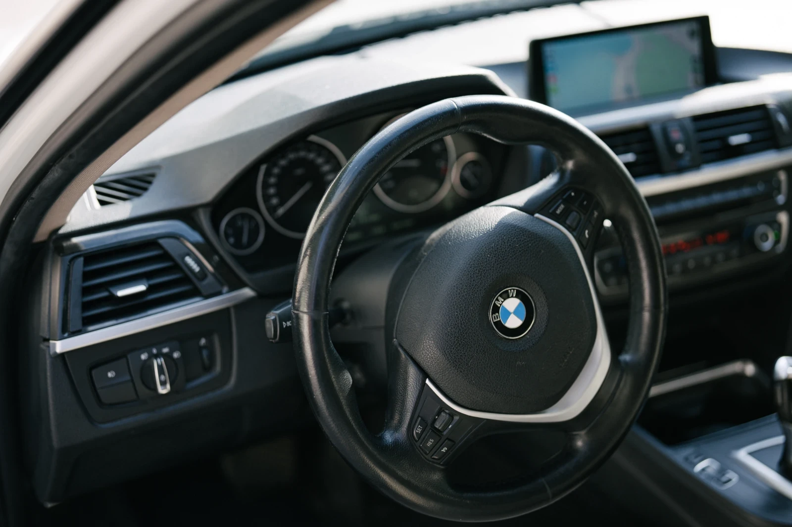 BMW 320 xdrive, снимка 9 - Автомобили и джипове - 56061010