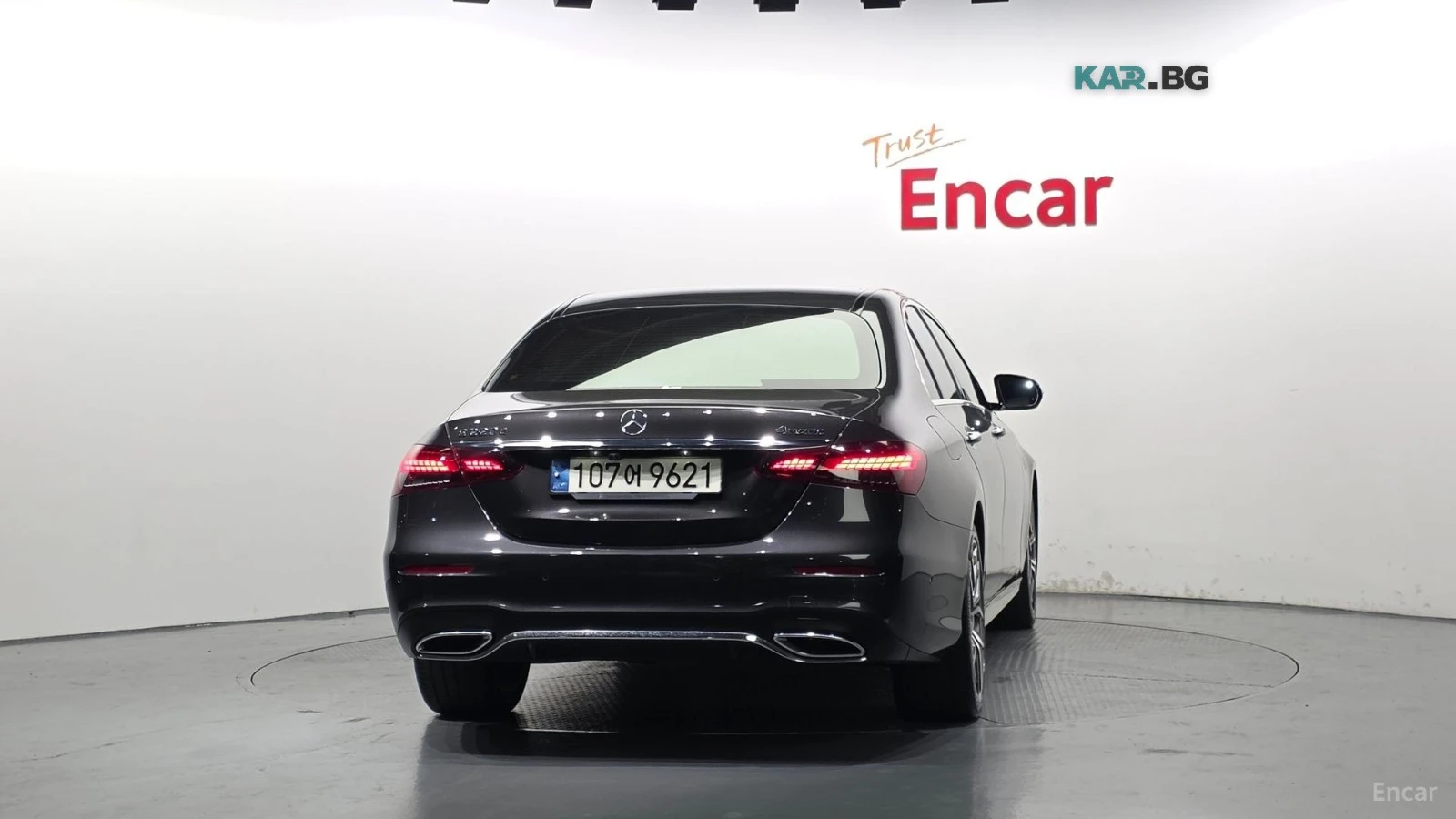 Mercedes-Benz E 220 4MATIC AMG* HUD* 360* КОЖА* НАВИ* ПАНО, снимка 4 - Автомобили и джипове - 56236924