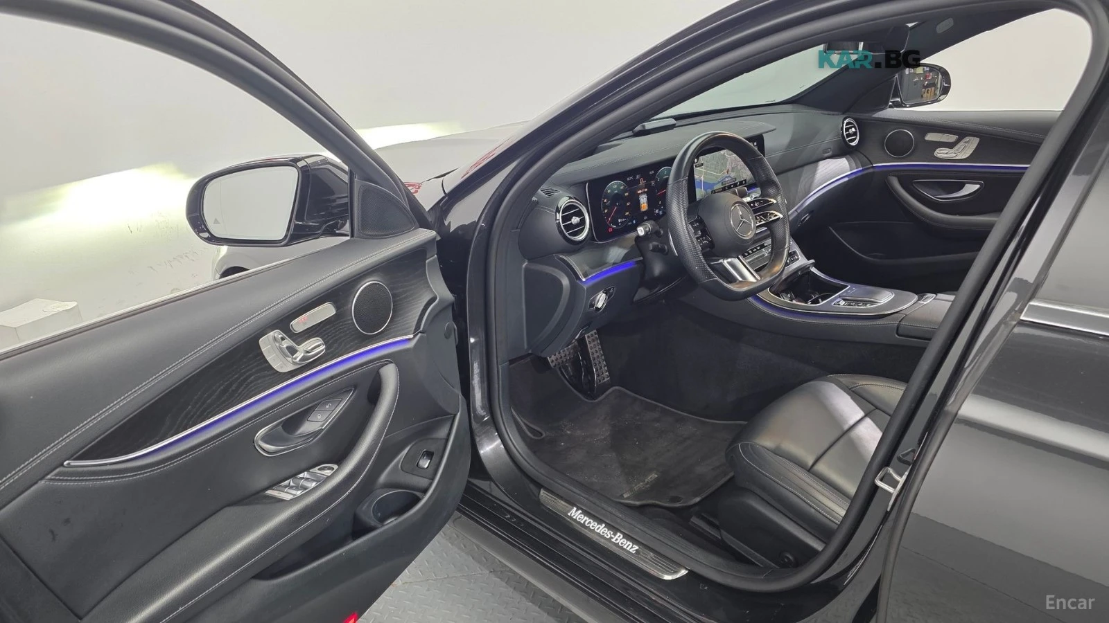 Mercedes-Benz E 220 4MATIC AMG* HUD* 360* КОЖА* НАВИ* ПАНО, снимка 8 - Автомобили и джипове - 56236924