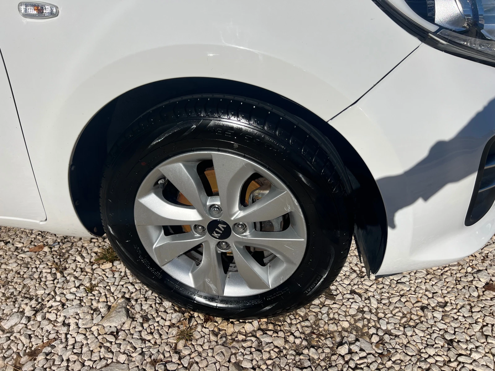 Kia Rio 1.1crdi евро 6 facelift, снимка 9 - Автомобили и джипове - 56541715