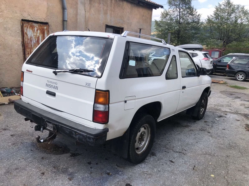 Nissan Terrano 2.4i, снимка 4 - Автомобили и джипове - 47526115