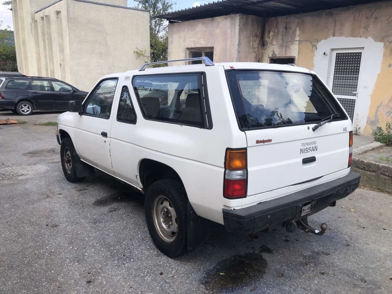 Nissan Terrano 2.4i, снимка 2 - Автомобили и джипове - 47526115