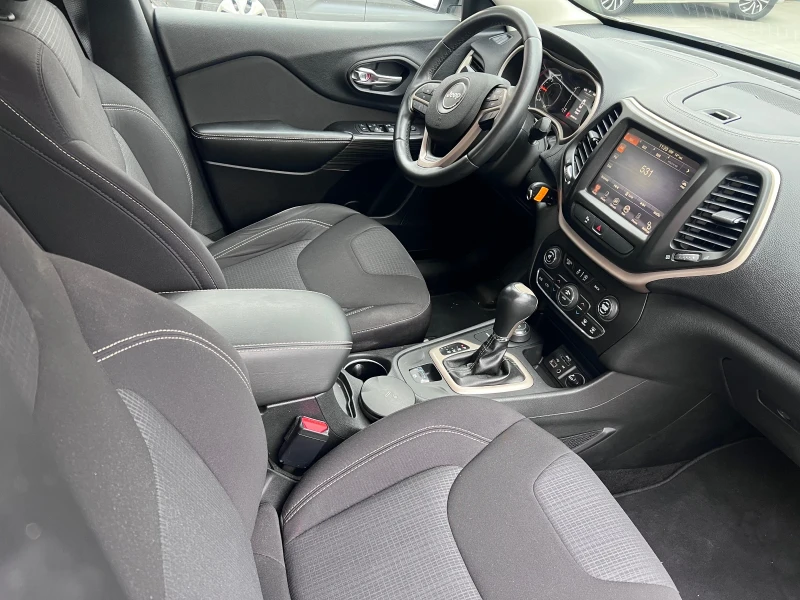 Jeep Cherokee 2.0 4x4 Navi, снимка 10 - Автомобили и джипове - 52290983