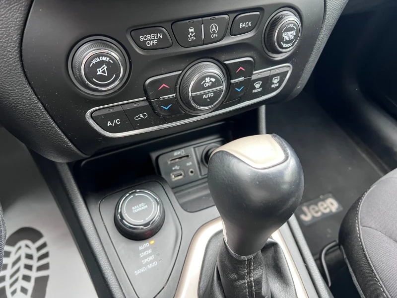 Jeep Cherokee 2.0 4x4 Navi, снимка 13 - Автомобили и джипове - 52290983