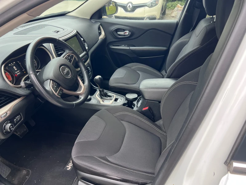 Jeep Cherokee 2.0 4x4 Navi, снимка 8 - Автомобили и джипове - 52290983