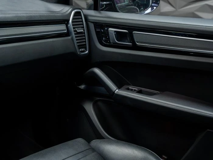 Porsche Cayenne TURBO* BOSE* 3XTV* , снимка 12 - Автомобили и джипове - 56079157