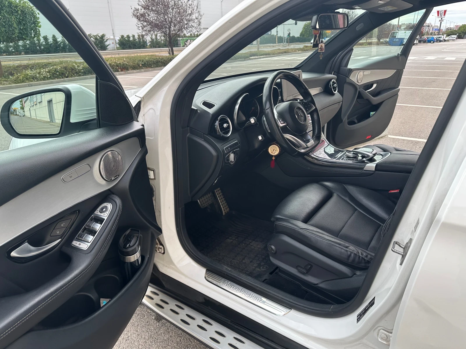 Mercedes-Benz GLC 220 AMG/Burmester/Panorama/360 Kameri - изображение 9