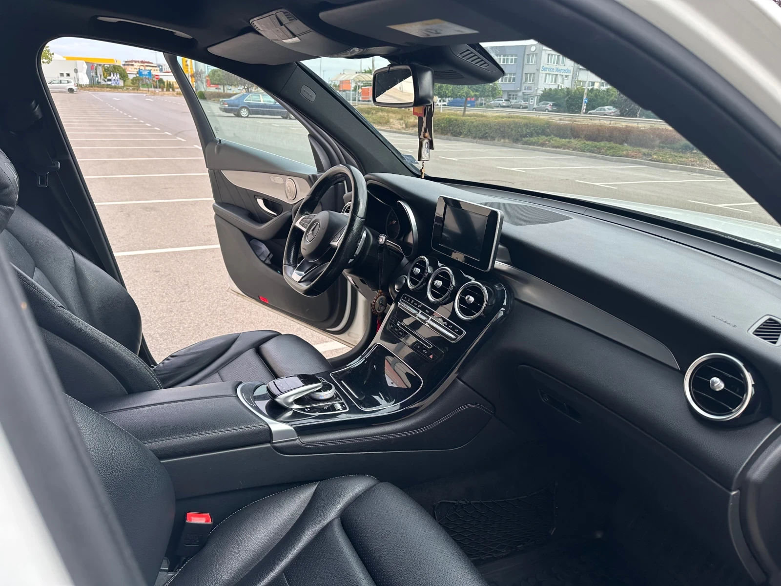 Mercedes-Benz GLC 220 AMG/Burmester/Panorama/360 Kameri - изображение 8