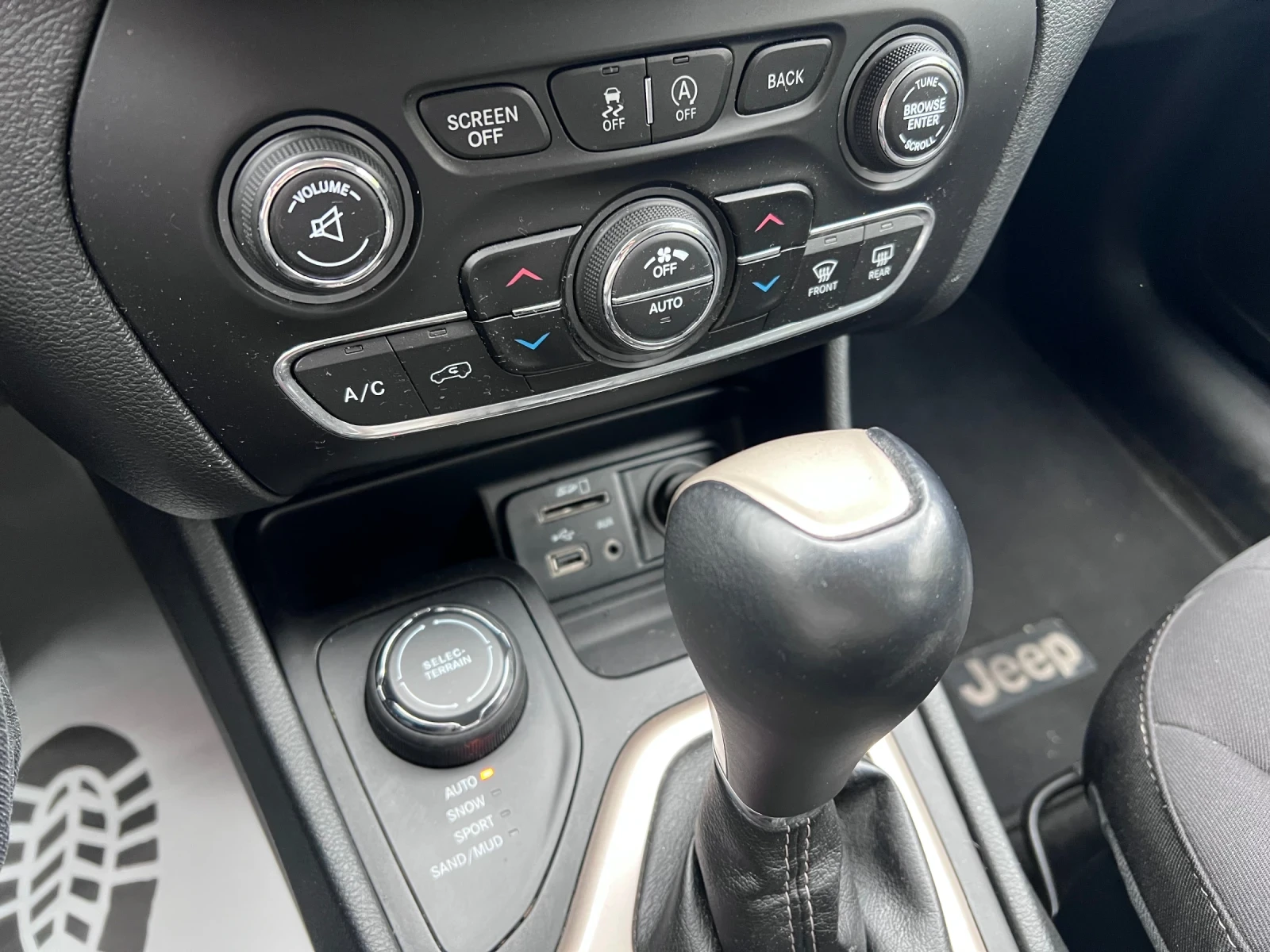 Jeep Cherokee 2.0 4x4 Navi | Mobile.bg   13