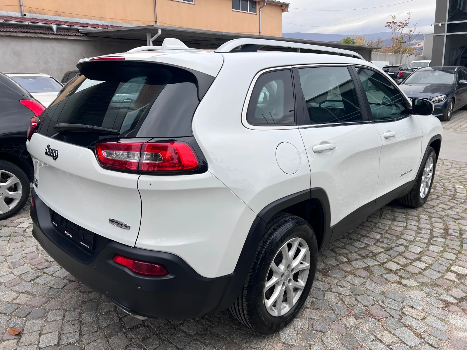 Jeep Cherokee 2.0 4x4 Navi - изображение 4