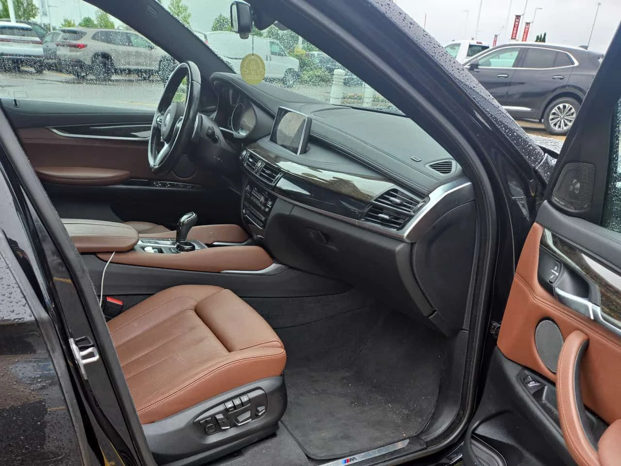 BMW X6 * xDrive35i * АВТОКРЕДИТ БЕЗ ПЪРВОНАЧАЛНА ВНОСКА* , снимка 13 - Автомобили и джипове - 54863365