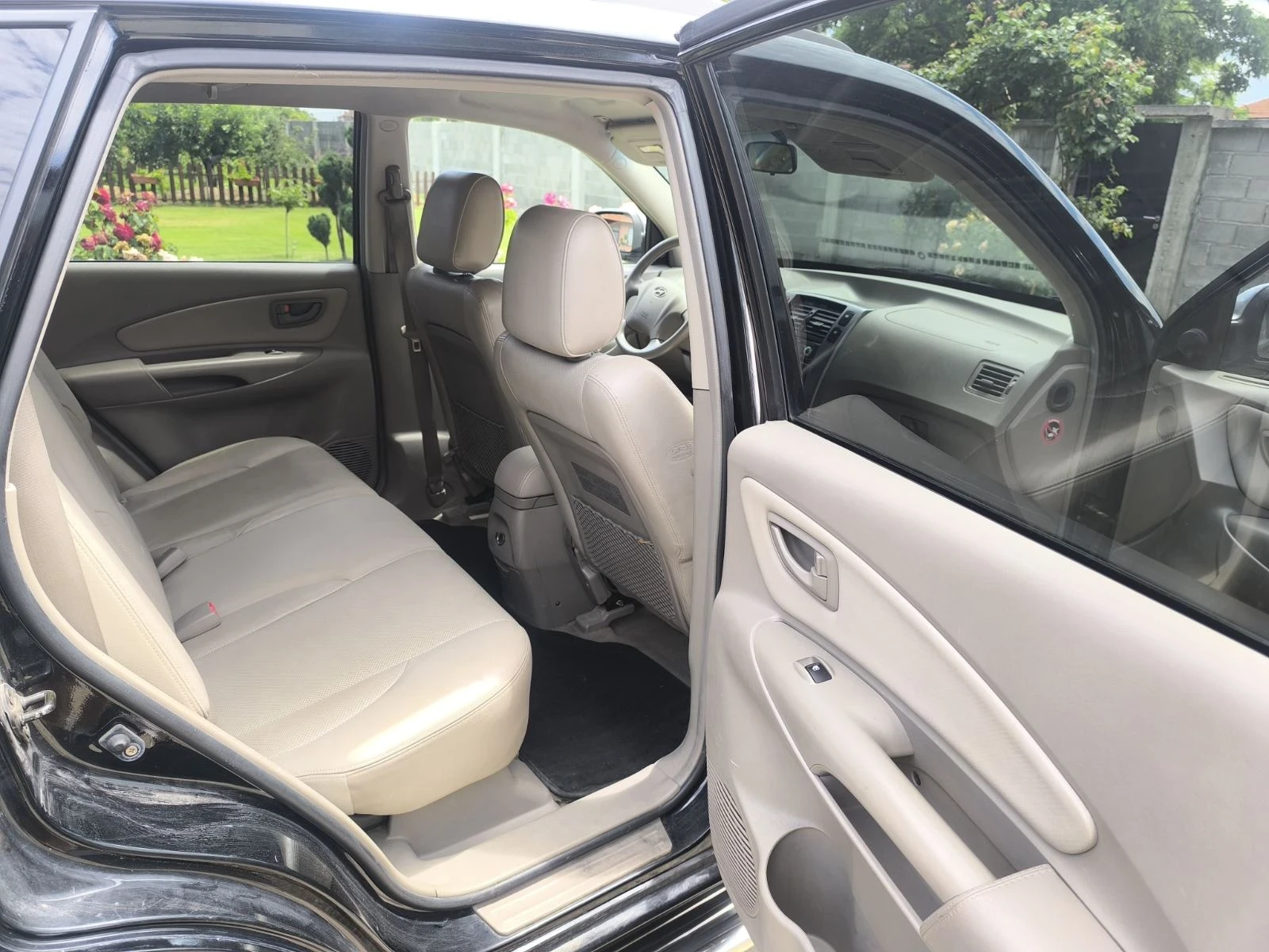Hyundai Tucson 2.0 crdi, снимка 8 - Автомобили и джипове - 54870365