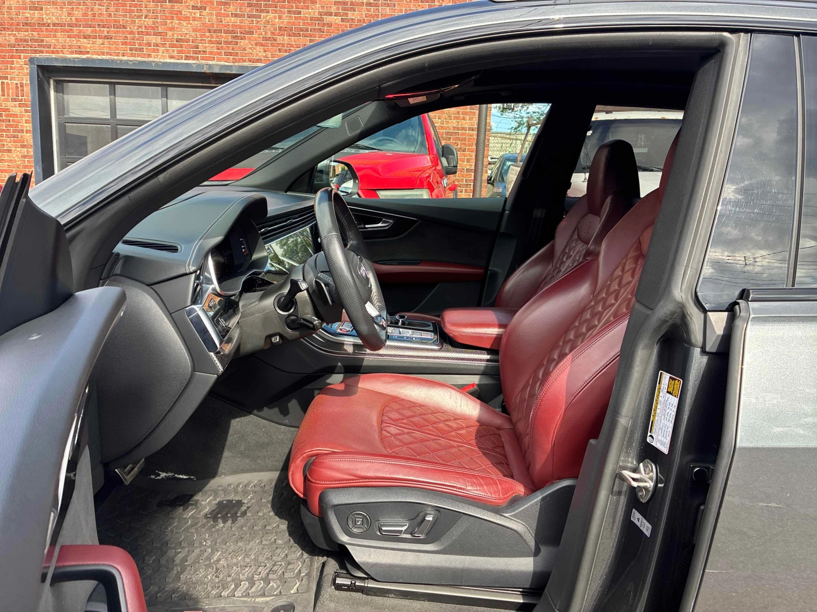 Audi SQ8 * 4.0 TFSI quattro * CARFAX * АВТОКРЕДИТ* , снимка 12 - Автомобили и джипове - 55949736