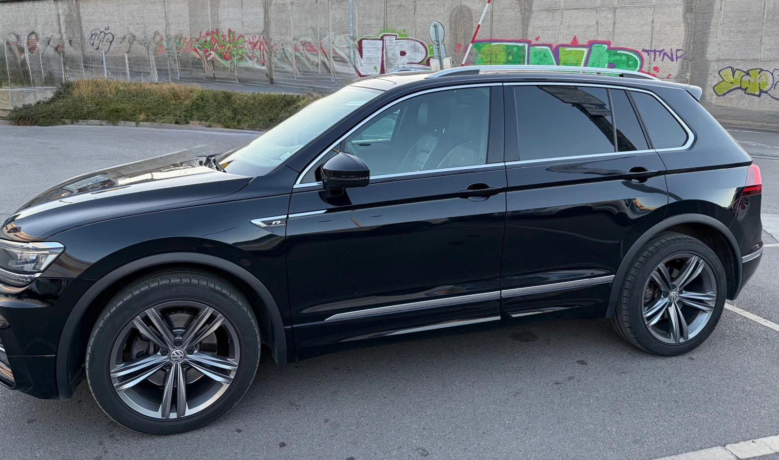 VW Tiguan R-Line, снимка 10 - Автомобили и джипове - 56227538