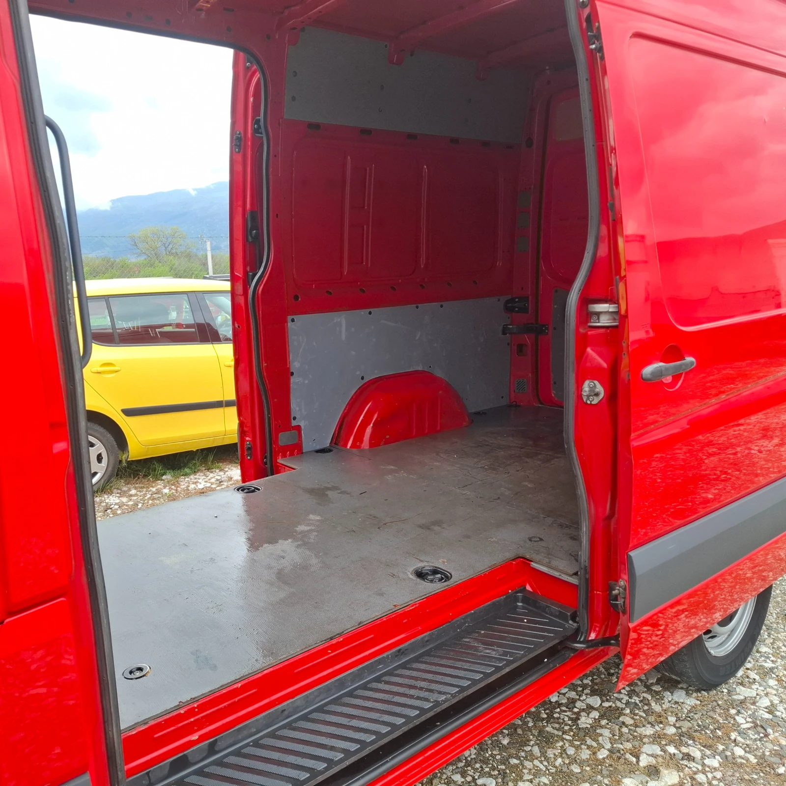 VW Crafter 2, 5 TDIДВЕ СТРАНИЧНИ ВРАТИ , снимка 10 - Бусове и автобуси - 54380824