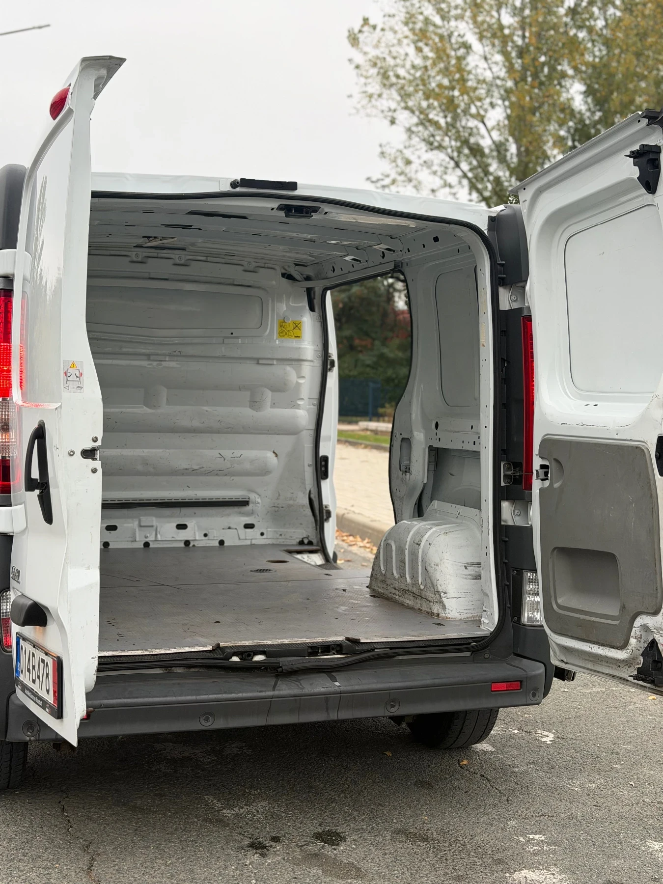Opel Vivaro, снимка 9 - Бусове и автобуси - 56647212