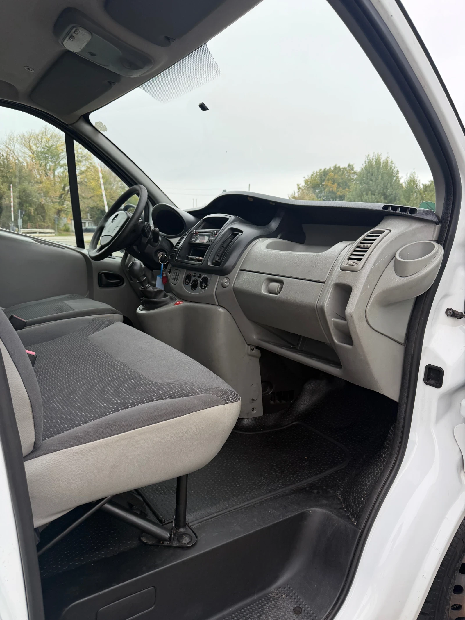 Opel Vivaro, снимка 7 - Бусове и автобуси - 56647212
