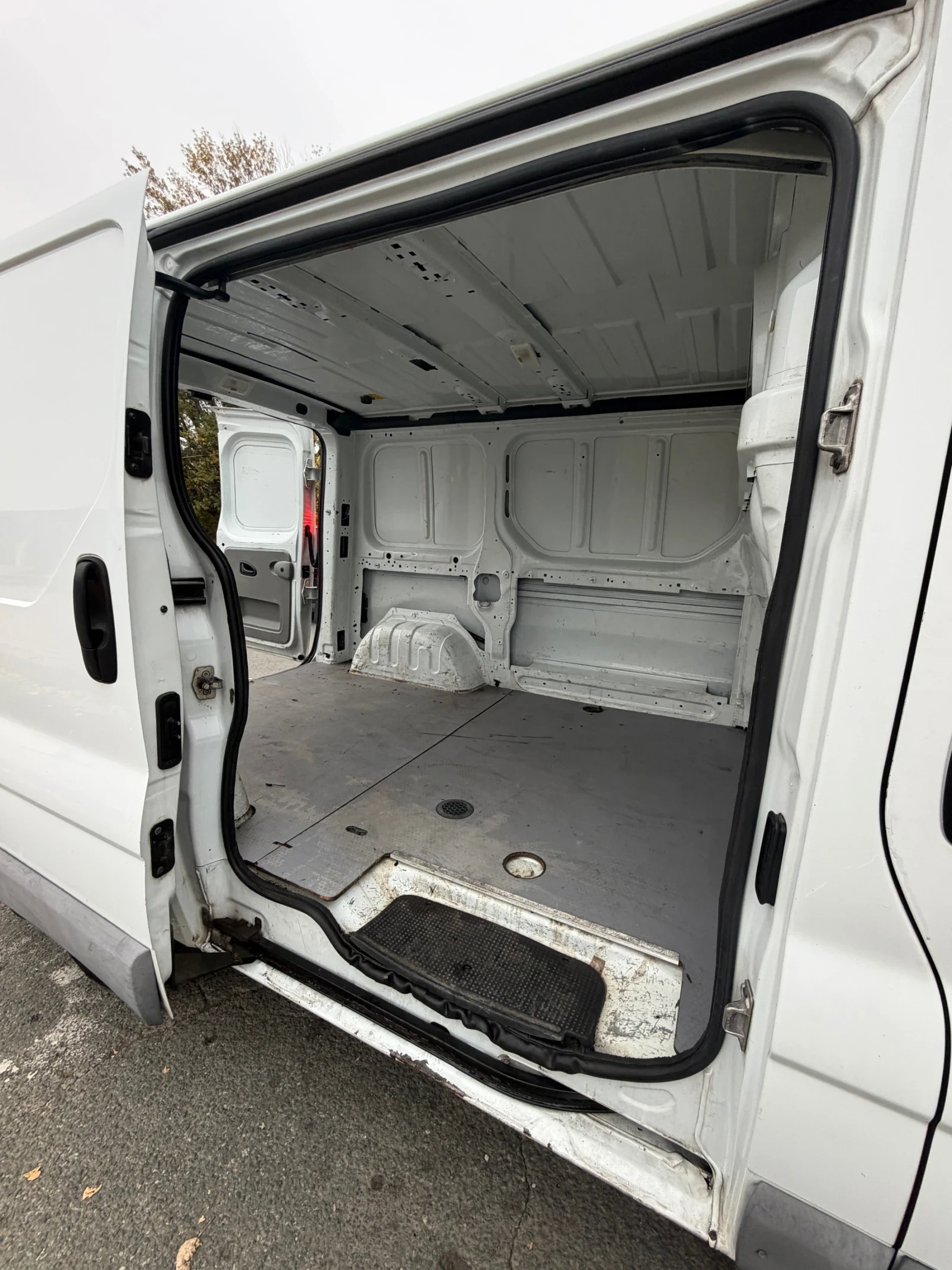 Opel Vivaro, снимка 8 - Бусове и автобуси - 56647212