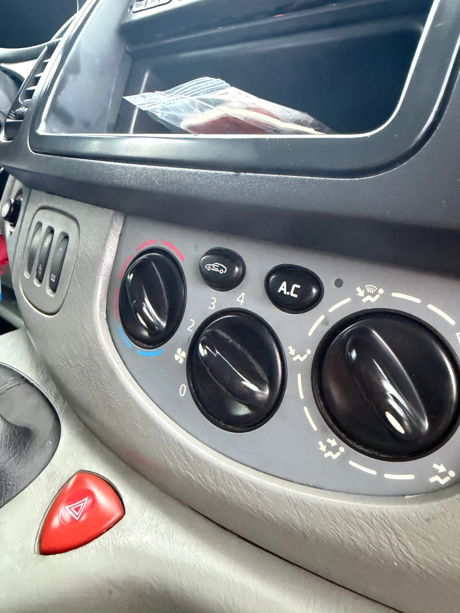Opel Vivaro, снимка 10 - Бусове и автобуси - 56647212