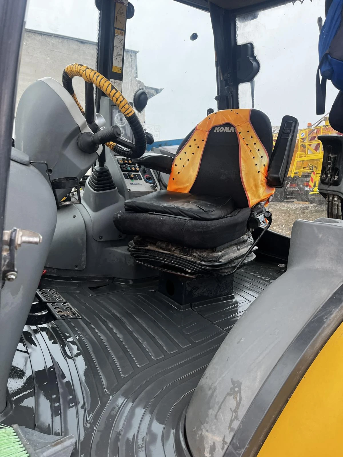 Багер Komatsu WB 97R-5, снимка 5 - Индустриална техника - 56279228