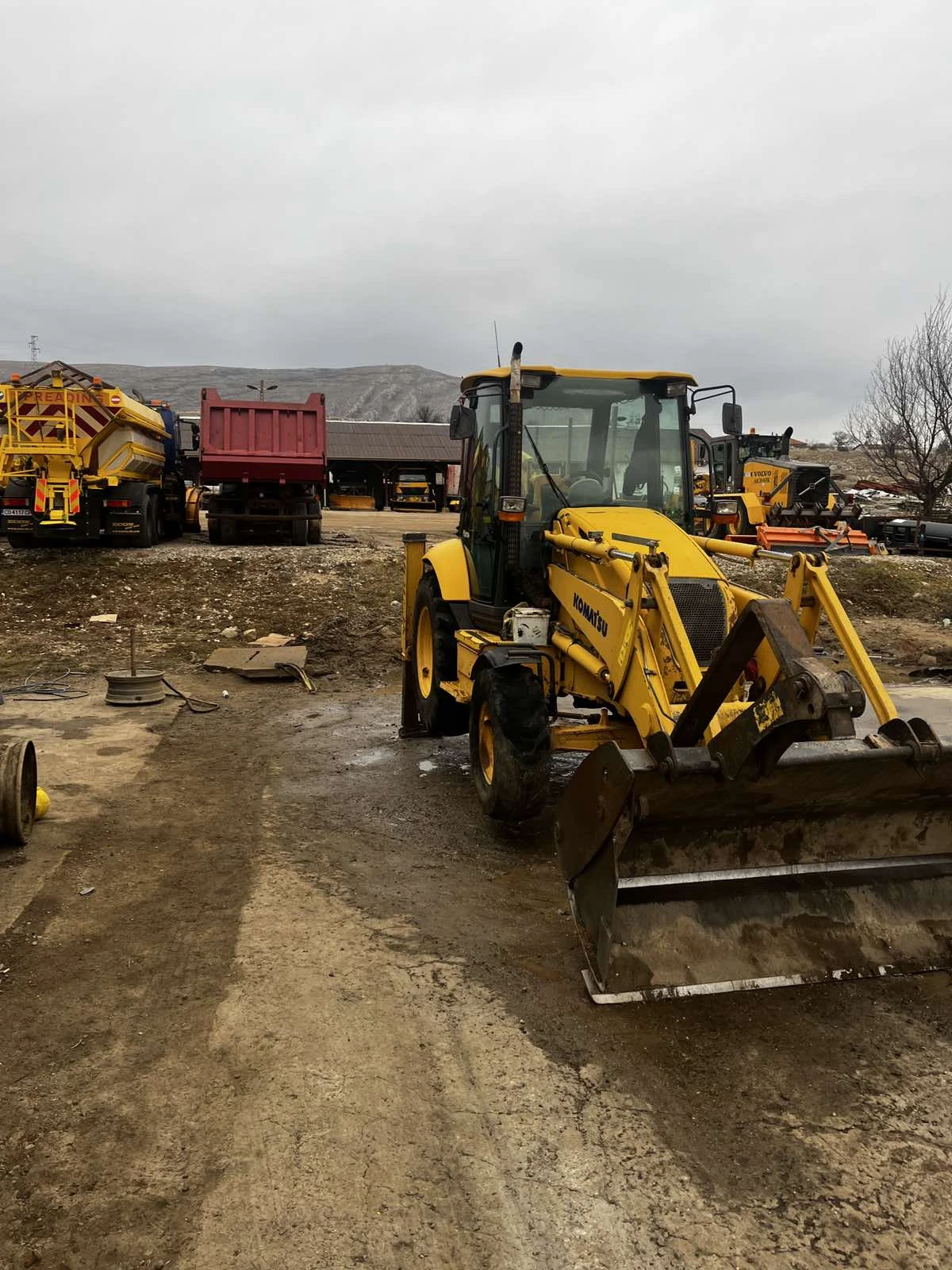 Багер Komatsu WB 97R-5, снимка 2 - Индустриална техника - 56279228