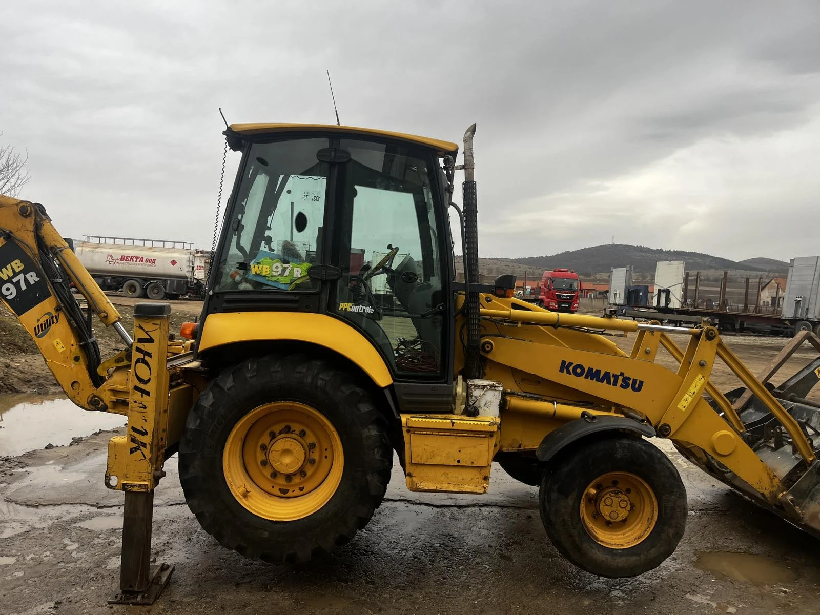 Багер Komatsu WB 97R-5
