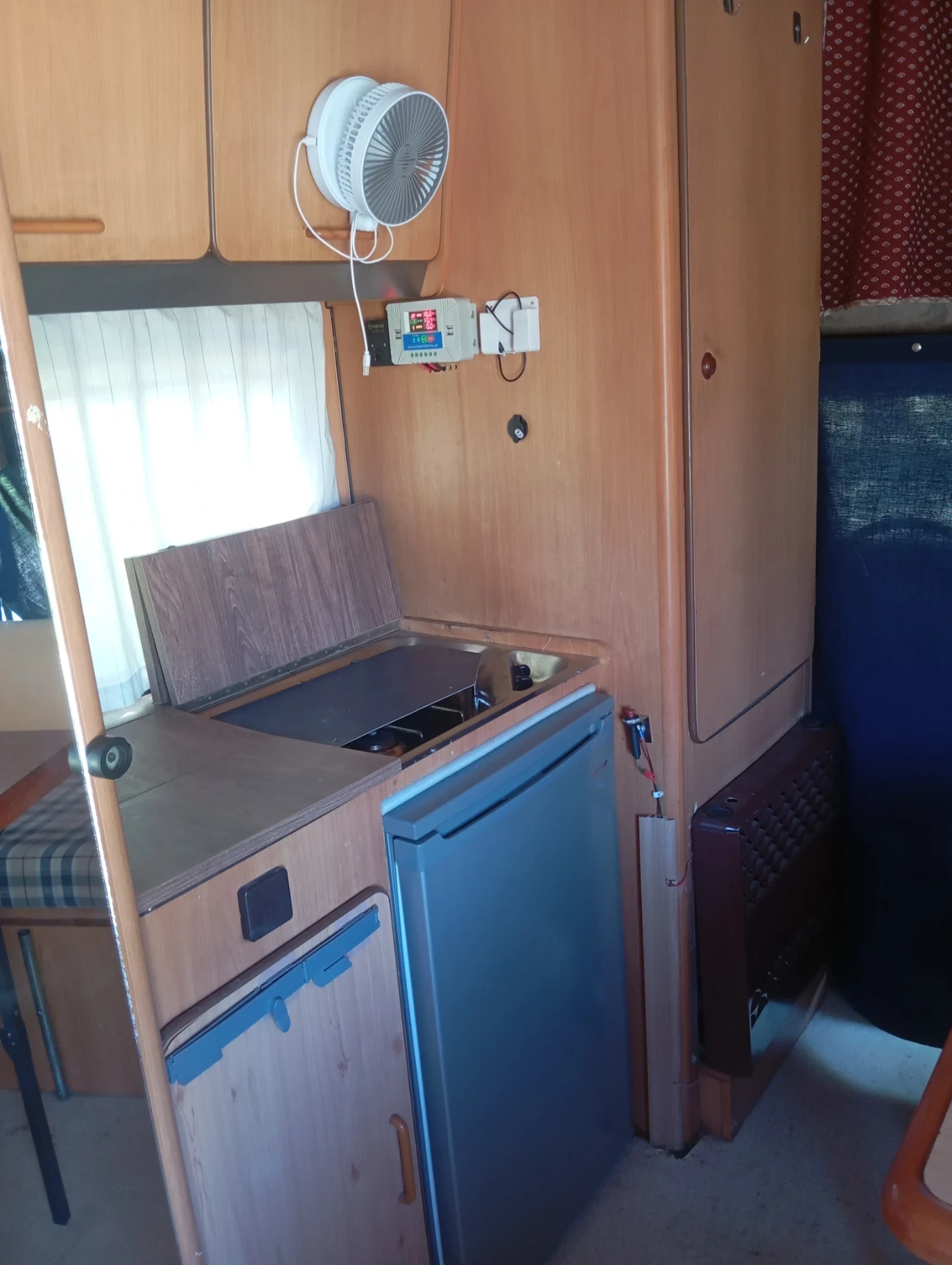 Кемпер Elnagh Ford Transit, снимка 7 - Каравани и кемпери - 56648979