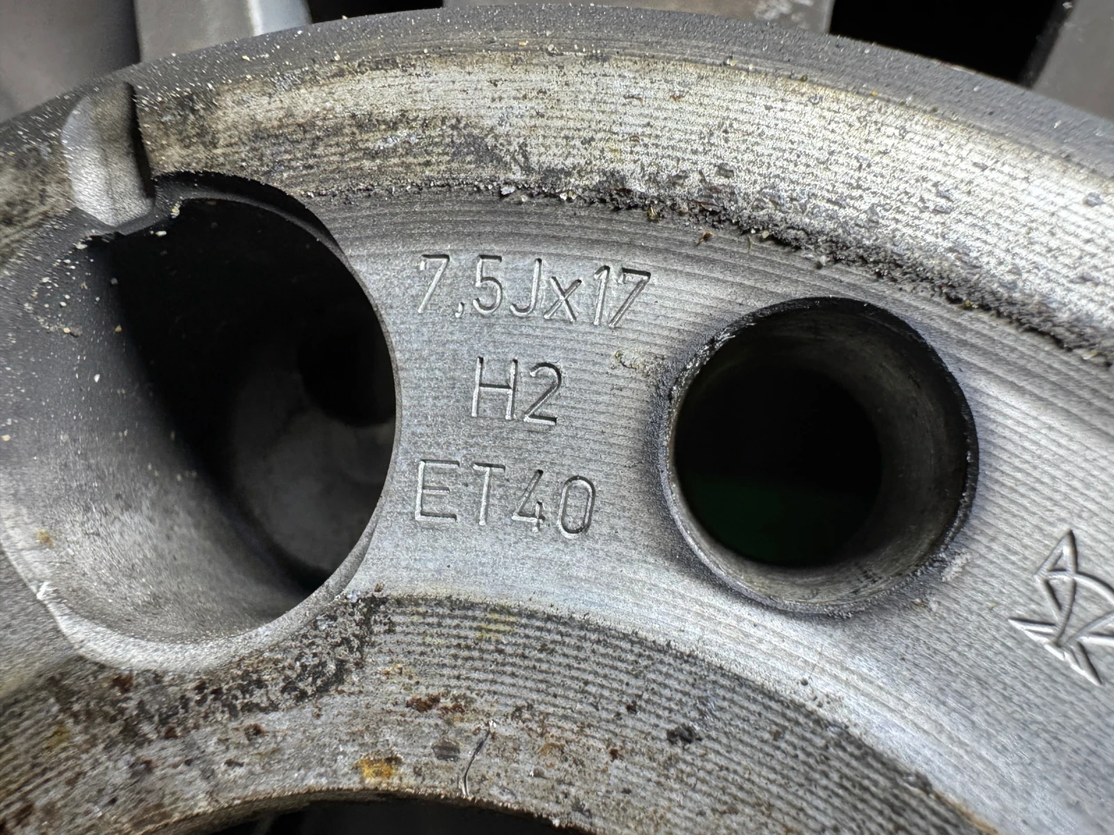    225/55R17  Mercedes-Benz E 220 | Mobile.bg   2